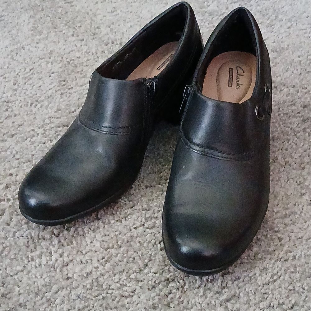 Clarks Collection Genette Danby 26102622 Black Zipper Block Heel Booties  Size 9